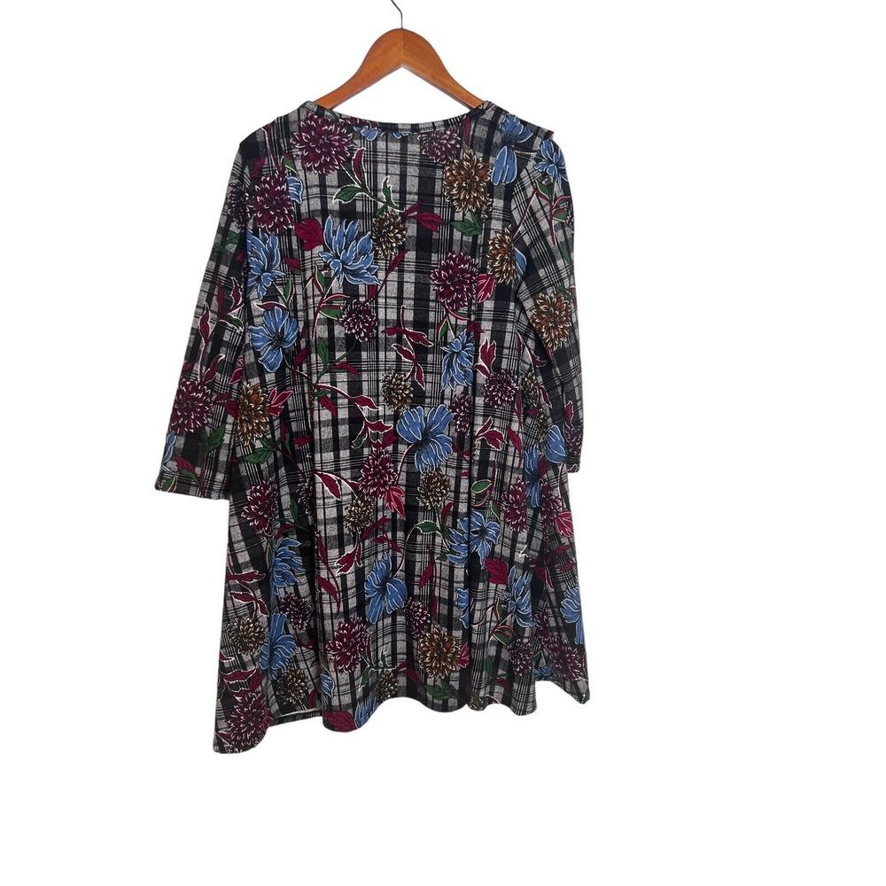 Egy Floral Women's Dress Size‎ Large With Ruffled Front